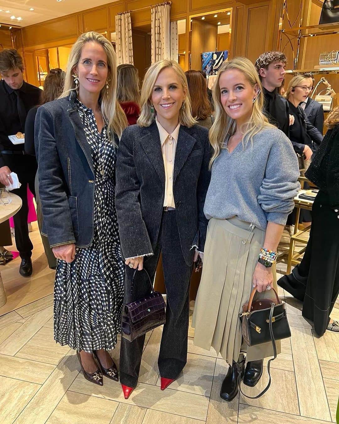 のインスタグラム：「This morning at our #ToryBurch boutique with @walkaboutorg」
