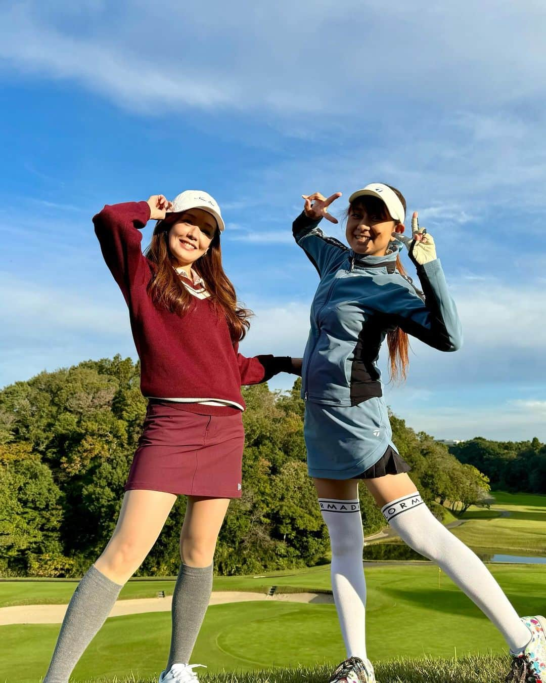 SARAKIMISAKIさんのインスタグラム写真 - (SARAKIMISAKIInstagram)「いつかの彩さんと⛳️✨ @ishiguroaya.official   本当にいつもめちゃくちゃ周りを明るくしてくれる パワー全開なあやさん🌻✨ この日も1日本当に楽しかったー🤣🩷  もうあっという間に11月！ やらなきゃいけないこともたくさんあるけど 楽しいこともたくさんあるから頑張る💪💪  . . .  #ゴルフ #ゴルフ女子 #ゴルフウェア #ゴルフコーデ #ゴルフ女子コーデ #ゴルフ場  #ゴルフ好きな人と繋がりたい #ゴルフ好き #golf #golfwear #golfswing #golfwear #golffashion #golfstagram #골프 #골프스타그램 #골프장 #라운드 #골프스윙  #高尔夫球 #高尔夫 #กอล์ฟ」11月1日 8時58分 - misarasara.golf