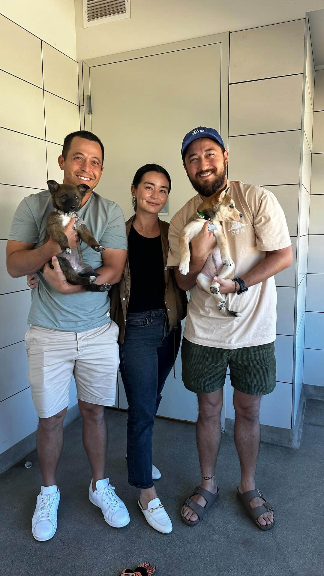 ザンダー・シャウフェレのインスタグラム：「Check out our visit today at the @hwac! They will be bringing a few dogs available for adoption to the FORE PUPS event on Nov.4th at @goathillpark. The adoption process can be found on their website. Also, big thanks to @skoutshonor and @amicascience for coming out this Saturday. Please be sure to stop by and visit them. See you all out there! ⛳️🐶」