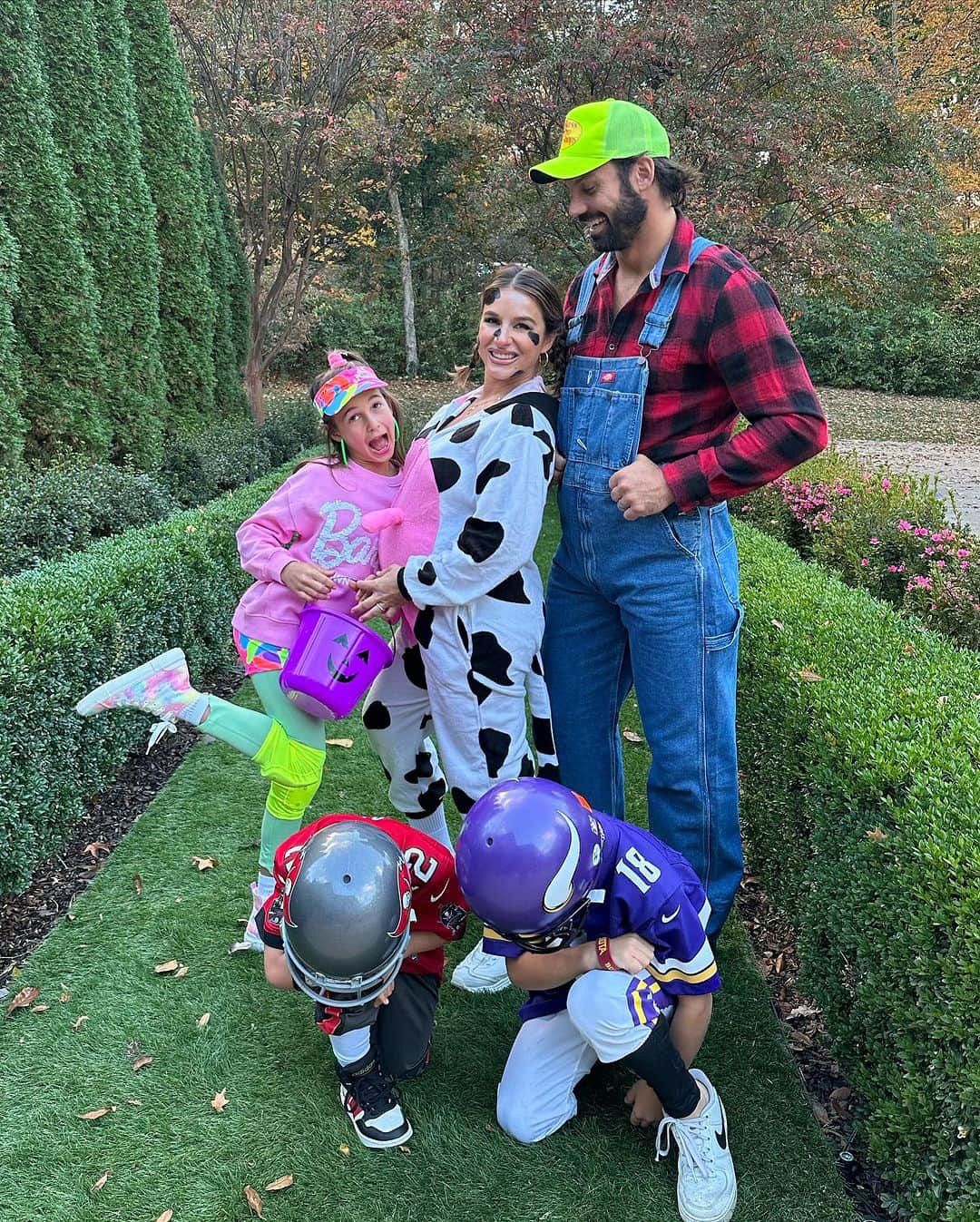 Jessie Jamesさんのインスタグラム写真 - (Jessie JamesInstagram)「Happy Halloween 🎃 last one as a family of 5 before we become  a Decker Wolfpack of 6🥰」11月1日 9時07分 - jessiejamesdecker