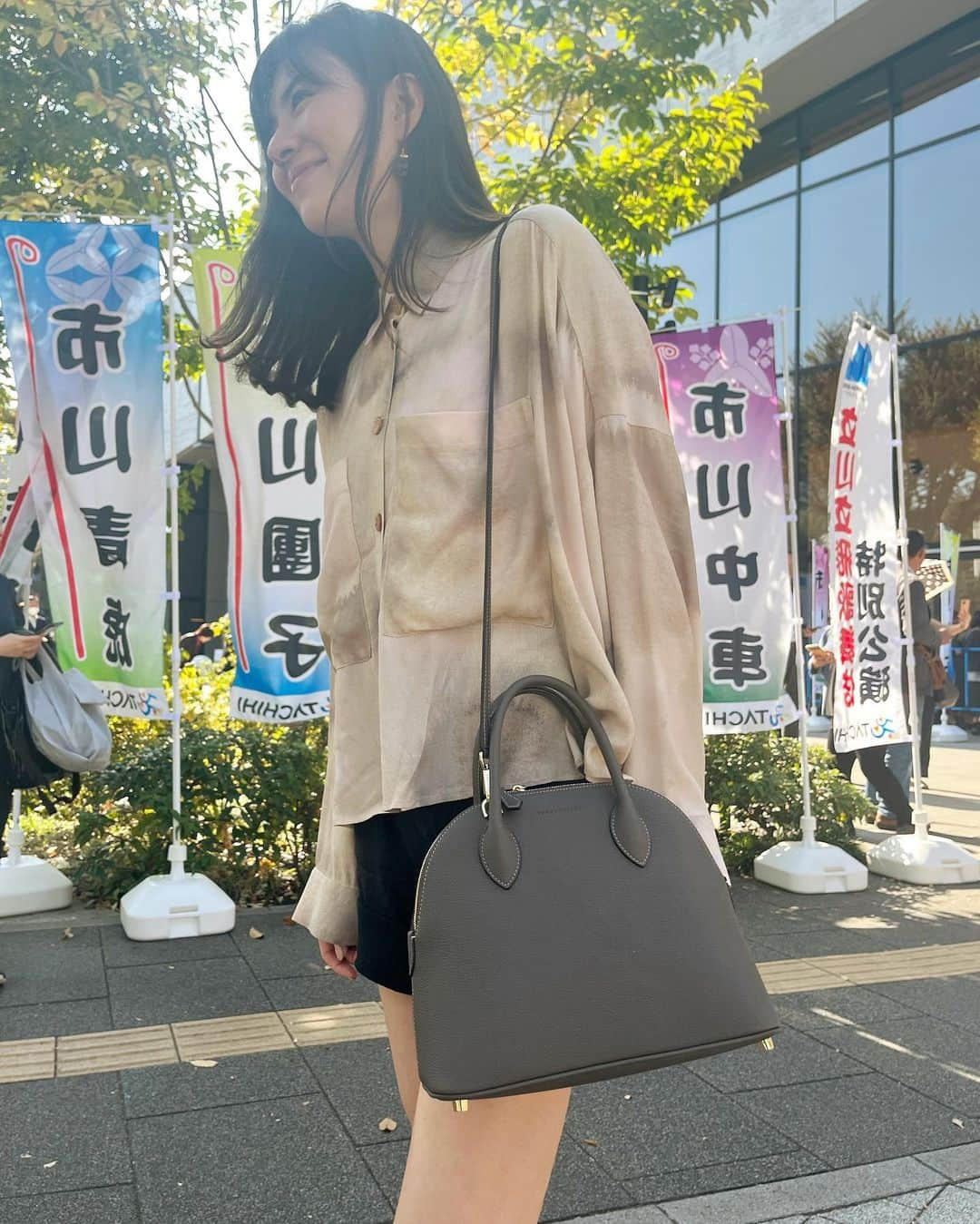 安座間美優さんのインスタグラム写真 - (安座間美優Instagram)「立川立飛歌舞伎特別公演へ🌈 　 実は歌舞伎をみるのは初めて。 　  生でみる歌舞伎は圧巻でした✨  興奮したぁーまた観たい！ 　  初歌舞伎に最高のお天気、そして新しいBAGとブーツで ルンルンな日でした♬ 　  今日から11月🍂 早いですね  涼しくなってきて嬉しい！　  #みゅうfashion」11月1日 9時07分 - mew_azama