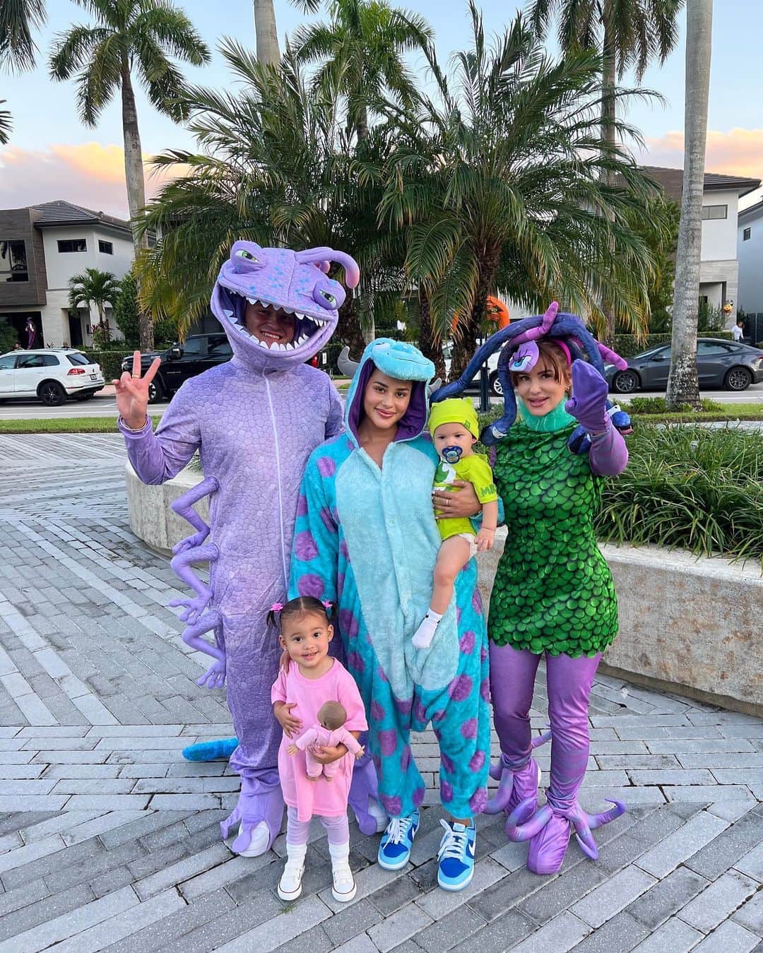 のインスタグラム：「We scare because we care 🫶🏽 Happy Halloween! 🎃」