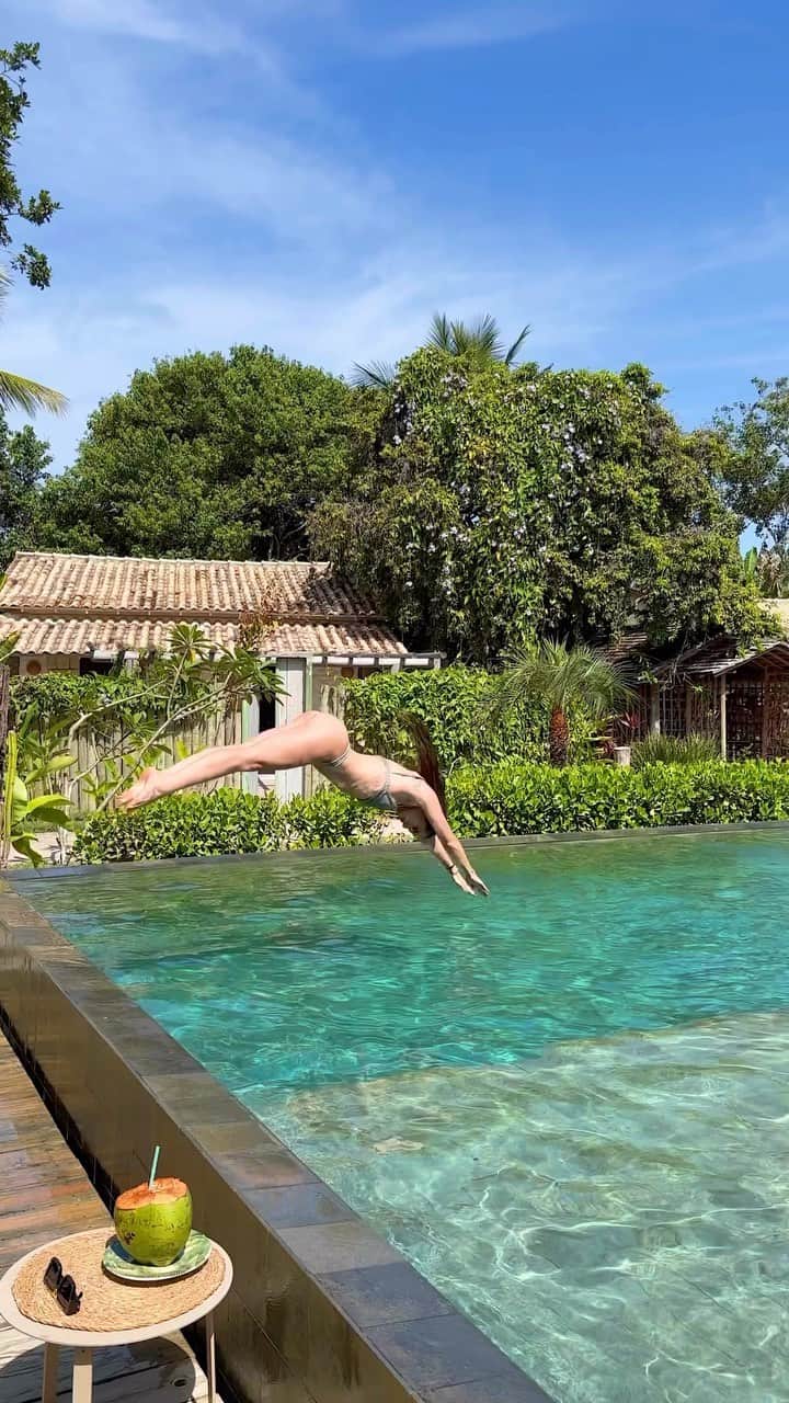 Wanda Grandiのインスタグラム：「Como uma verdadeira pisciana, meu habitat natural é onde as águas se encontram, e ali eu me sinto em casa. 🐠🐠🐠 Obrigada pelos dias Bahêa! E obrigada minha Tina @tinacalamba pelo vídeo! ♥️」