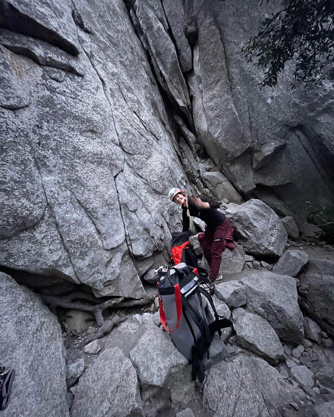 バーバラ・ザンガールさんのインスタグラム写真 - (バーバラ・ザンガールInstagram)「@laraneumeier ‘s first day ever on El Cap!!! We call it an exhausting funday-mission!!! 💪🏻」11月1日 9時25分 - babsizangerl