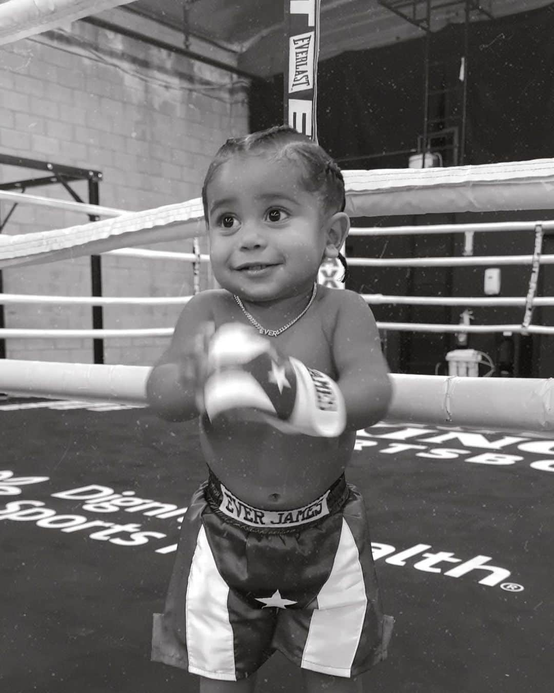 エイドリアン・バイロンのインスタグラム：「“SWEET BABY JAMES” 🥊🇵🇷」