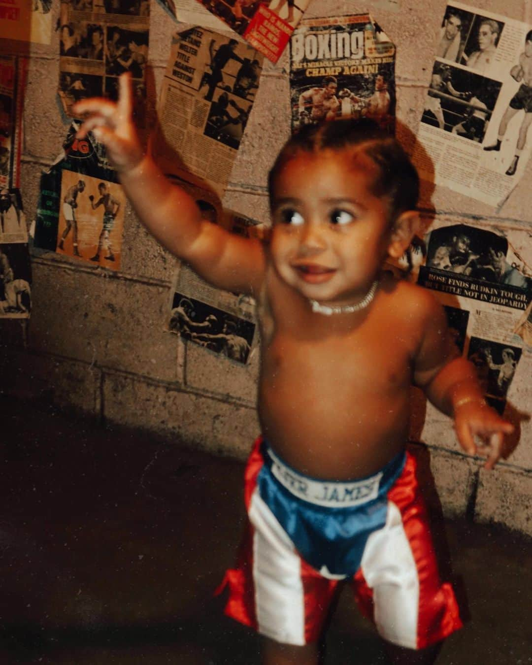 エイドリアン・バイロンさんのインスタグラム写真 - (エイドリアン・バイロンInstagram)「“SWEET BABY JAMES” 🥊🇵🇷」11月1日 9時25分 - adriennebailon