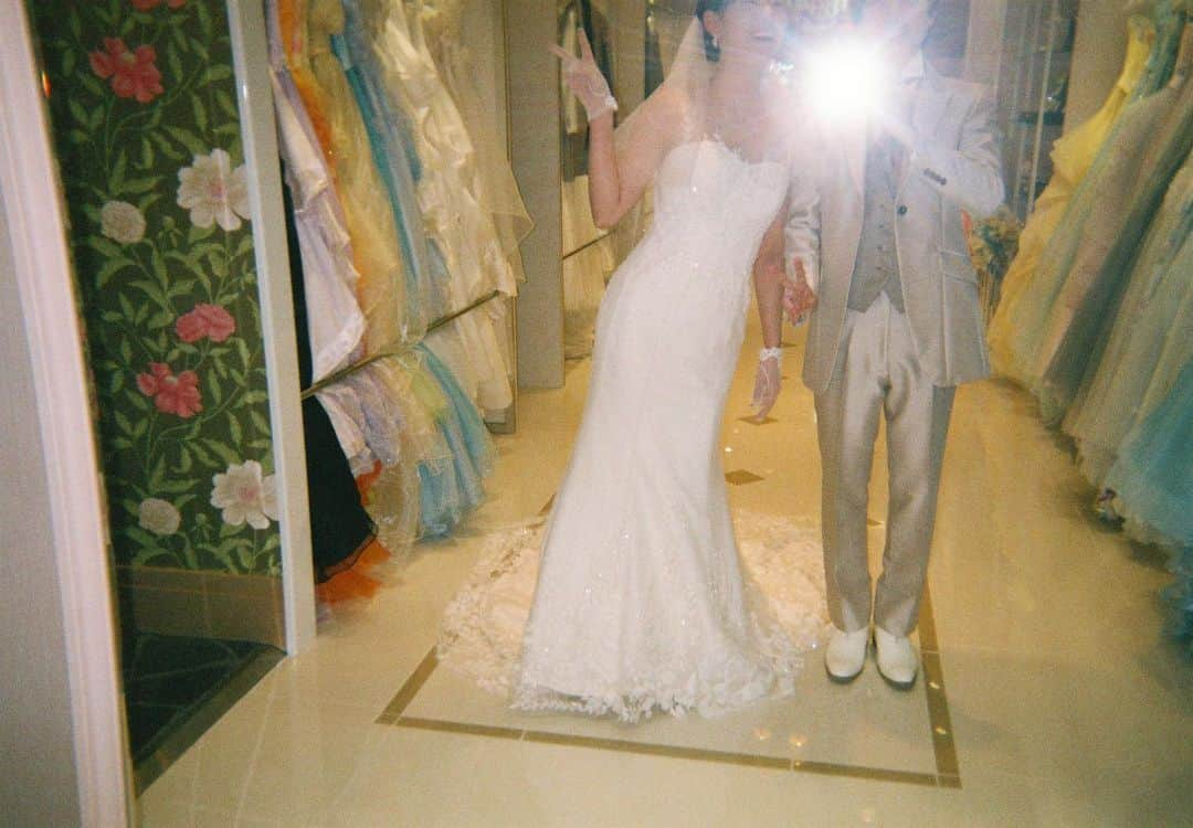 山岡美穂さんのインスタグラム写真 - (山岡美穂Instagram)「👰🫶🤵🕊️💍💖 たくさんのおめでとうをありがとうございます🥹 相変わらず騒がしい私ですが、よろしくお願いします✨ 仕事も楽しみながら頑張っていきます😊✨  #wedding #weddingdress #結婚」11月1日 9時31分 - miho_yamaoka