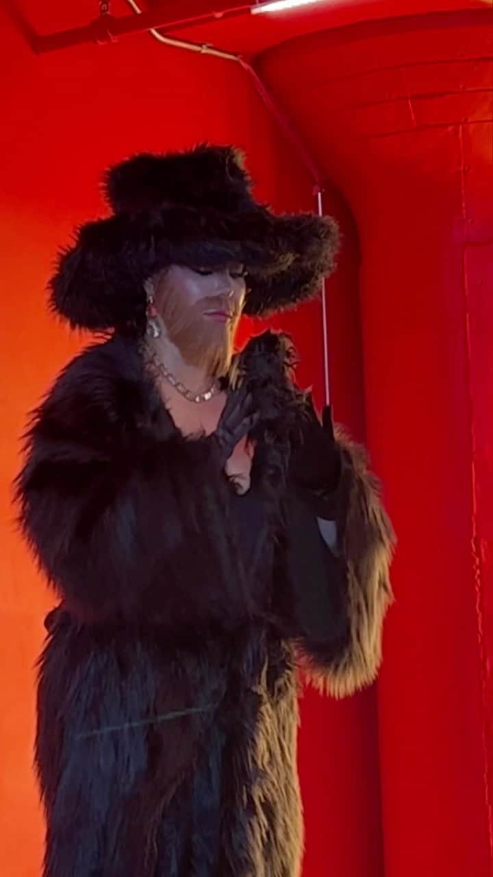 Hrush Achemyanのインスタグラム：「Halloween Fur-real @kristindodsonsmith @sousannapogo @maryovsepyan  @pau.svg @kelseybc_ @selinmin @apyc.inc  @jewelsbypegah  #halloween #samsmith #christiancowan #Parisfashionweek」