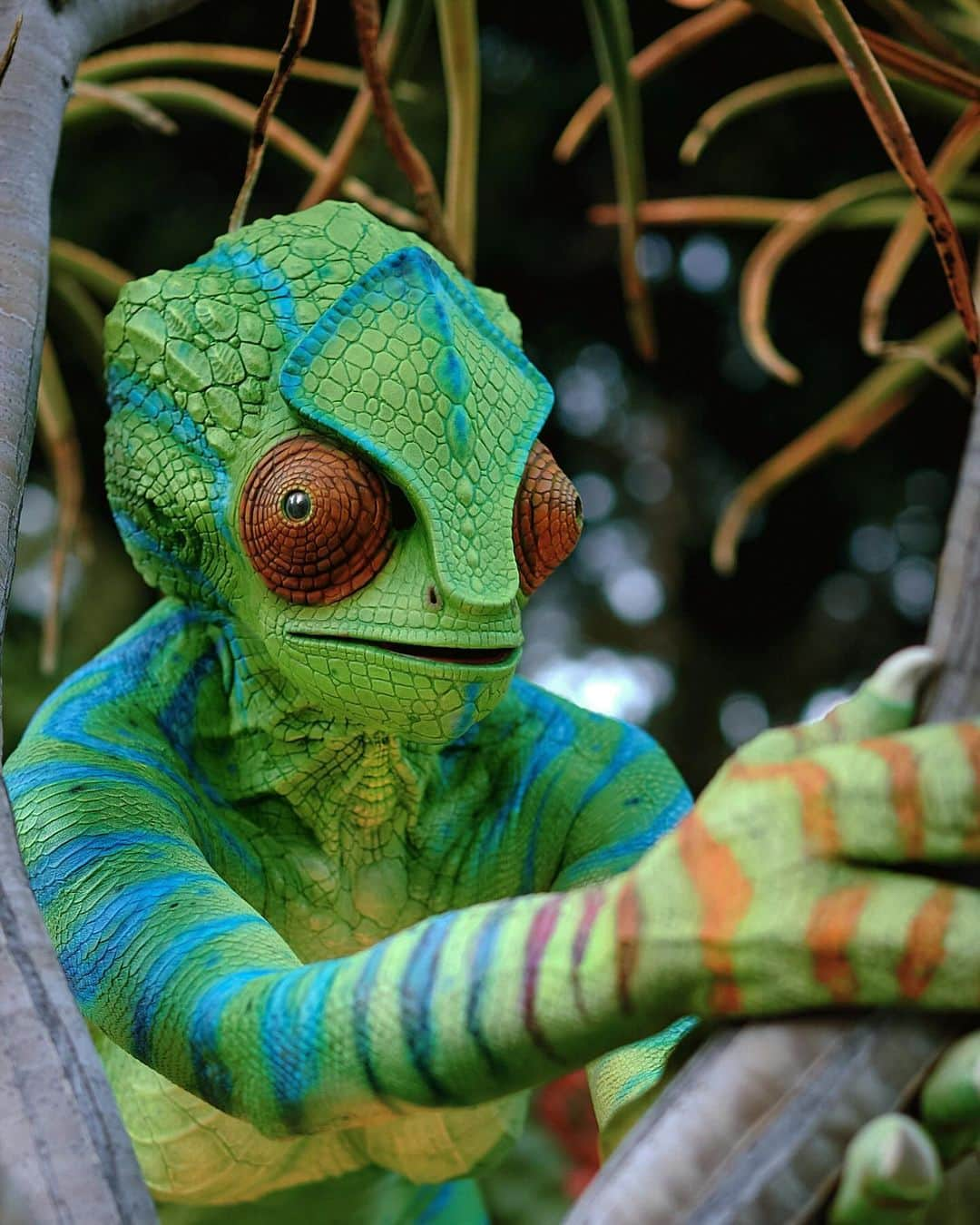 ジャネル・モネイさんのインスタグラム写真 - (ジャネル・モネイInstagram)「one in a chameleon💚🦎🌴🍀🌱:-)  📷: @masonrosephoto   Thank you glamily: @catpaschen @nikogonzalezfx @miranda.jory @littlemonsterdoll @lisette_santana  @mandelkorn   Custom prosthetics: @dyadmufx  additional prosthetics: @rbfx  @mageefx」11月1日 9時40分 - janellemonae