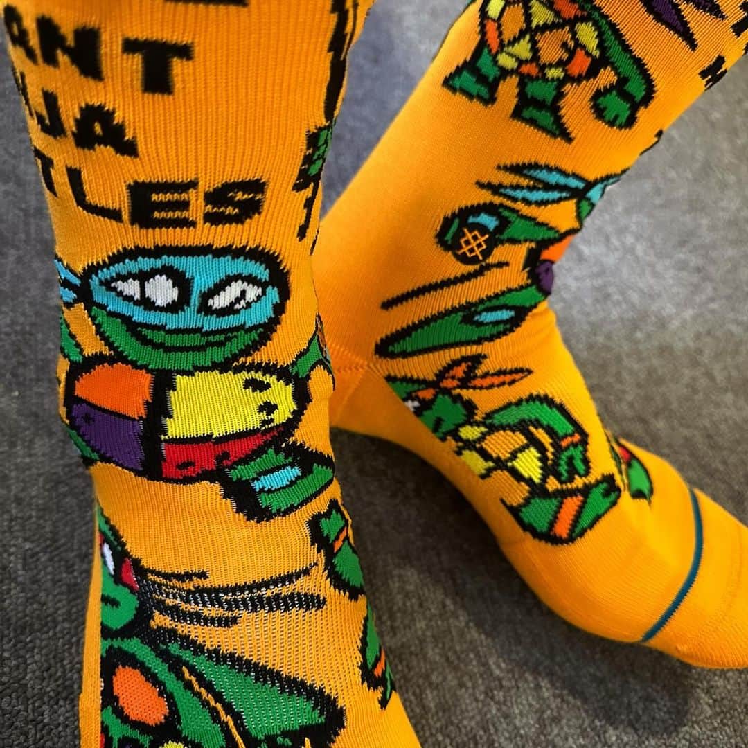 のインスタグラム：「Today's STANCE  #stance_japan  先日スタンスを買いに来たお客さん…「わたし亀好きなんですよ〜」え、亀？ミュータントタートルズ…「これ亀ですよね？」はい…確かに亀ではあるけど…亀って(笑)」