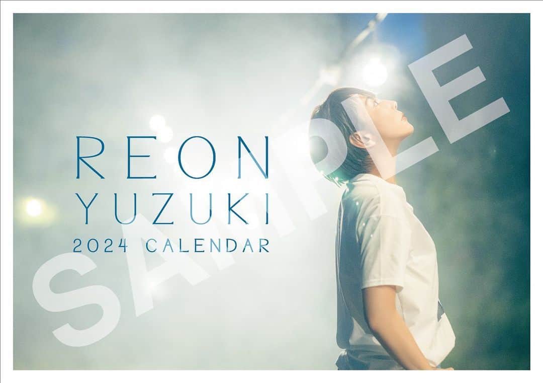 のインスタグラム：「. � 「柚希礼音2024年カレンダー」 . 一般発売がスタートしました🙂❤️  来年は 旅をテーマに撮影しました🌴  一緒に旅をしてる気持ちで また一年 お手元に置いて頂けると 嬉しいです❤️❤️❤️  .  �2024年カレンダーページ https://reon-yuzuki.jp/goods/490  .  先行受付でお申込み下さった TheREONの皆さま🐥 沢山のお申込み 有難うございました☺️👍  .  お渡し会や配信イベントで 同じ時間を過ごせることも とーっても 楽しみにしています🙂🐥  #2024 #カレンダー #柚希礼音」