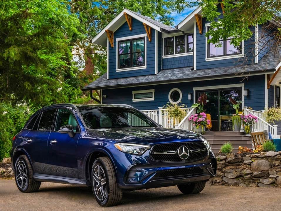 HGTVのインスタグラム：「What a TREAT it would be to win HGTV Urban Oasis 2023. ✨ Click our link in bio to enter for your chance to win this magical craftsman home (an $850K grand prize) in Louisville, KY today! 👻  No purchase necessary. Ends 11/21. See hg.tv/UO for rules.  #HGTVUrbanOasis」