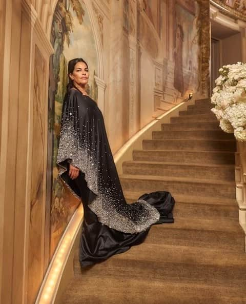 プラバルグルンのインスタグラム：「Stunning Sarita⁠ ⁠ @sarita__choudhury wears Atelier Prabal Gurung Black Satin-Back Crepe Sari Gown Embellished with Hand Embroidered Crystals and Pearls to the All That Glitters Diwali Ball @thepierreny⁠ ⁠ Photos by @troublewithprabal @voguemagazine @bfa」