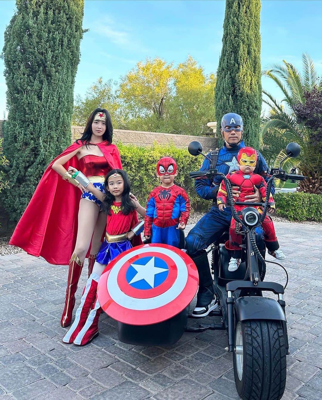 ケビン・ナのインスタグラム：「Marvel family #captainamerica #spiderman #ironman #wonderwoman #marvel #마블 #thor」