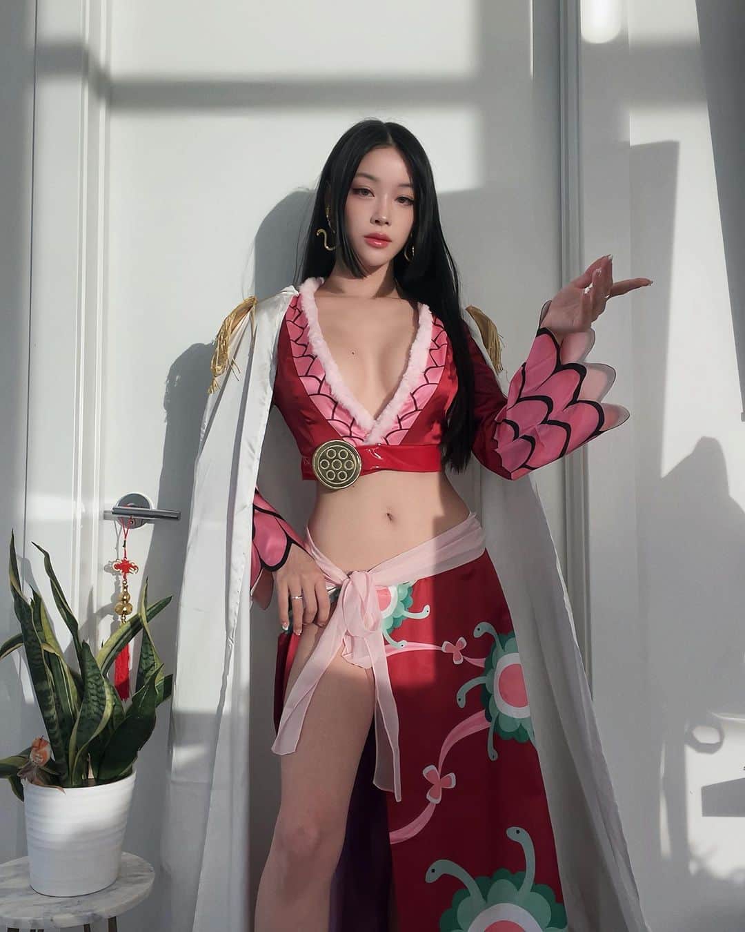 Emily Meiのインスタグラム：「U guys kept telling me to do it so… here it is ☺️ #boahancock Happy Halloween 🐍🐍🐍🎃」