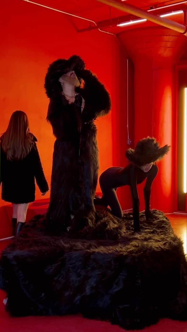 Hrush Achemyanのインスタグラム：「Freak Unique | @samsmith x @christiancowan   @kristindodsonsmith  @sousannapogo  @maryovsepyan  @pau.svg  @kelseybc_  @selinmin  @apyc.inc  @jewelsbypegah  #halloween #samsmith #christiancowan #Parisfashionweek」