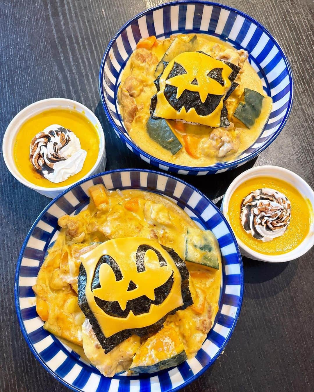 みきママのインスタグラム：「【ハロウィンごはんです！！】  れんくん、具合が悪いので、私「ハロウィンは何食べたい？」って聞いたら、  れんくん「シチューがいい」ってさ。  かぼちゃシチュー＋かぼちゃプリンにしよう🤩🤩🤩  朝、プリンを作って、冷やしてから大学に行きました〜‼️  帰ってきて、ジャックのシチューを作ったらさ、  れんくん「かぼちゃ入れすぎ。」ってさ。プリンは美味しかったって。  そして、私だけ仮装してハロウィンを楽しみました🤣🤣🤣  #みきママ　#ハロウィン #ハロウィンごはん」