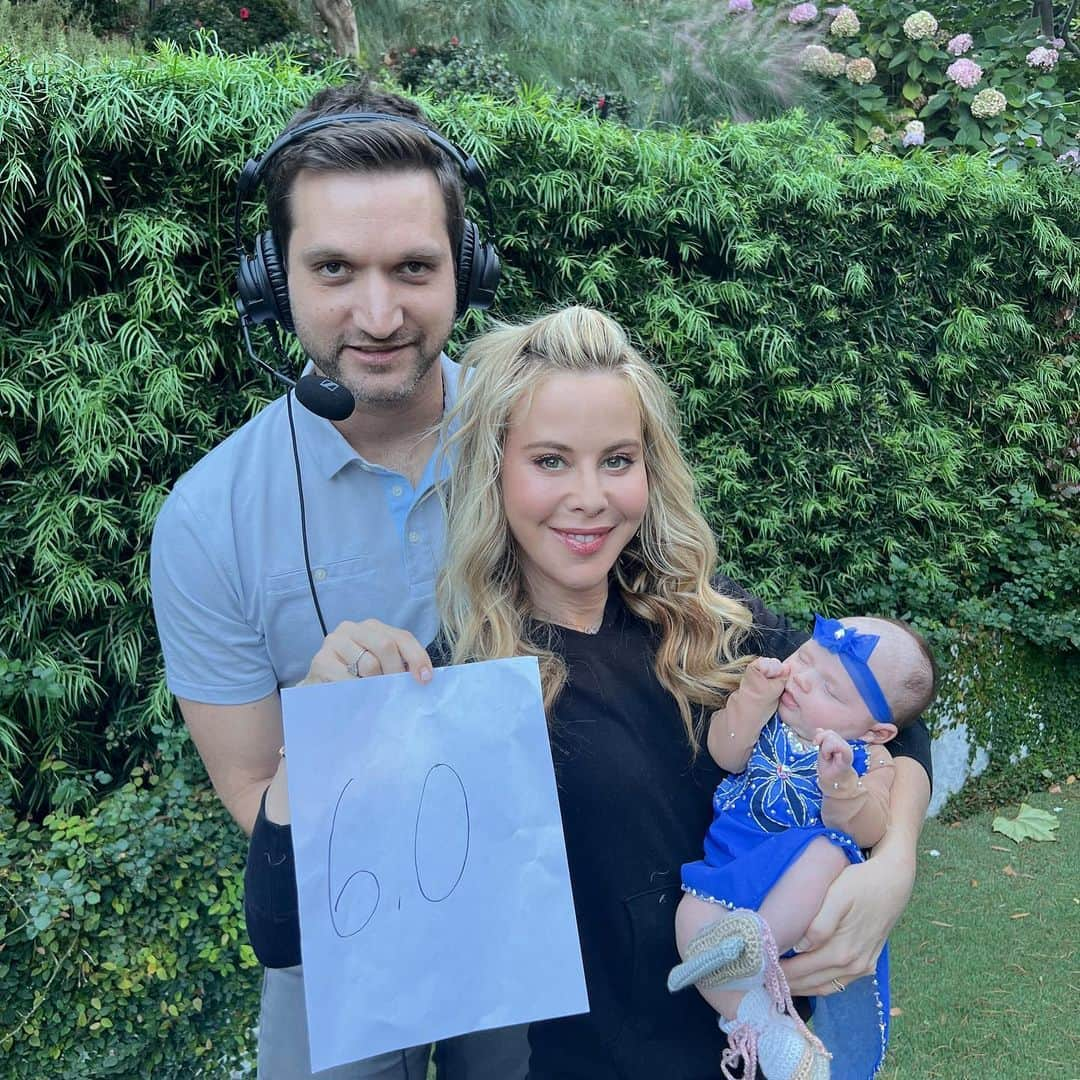 タラ・リピンスキーさんのインスタグラム写真 - (タラ・リピンスキーInstagram)「Forgive us… a couple weeks in so we had to do it. Georgie Winter’s first Halloween. No pressure Gigi 😂 @taralipinski」11月1日 10時03分 - taralipinski