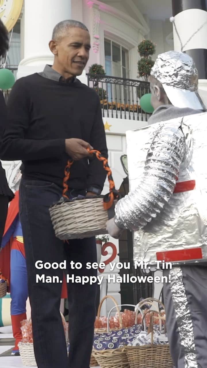 Barack Obamaのインスタグラム：「Happy Halloween!」