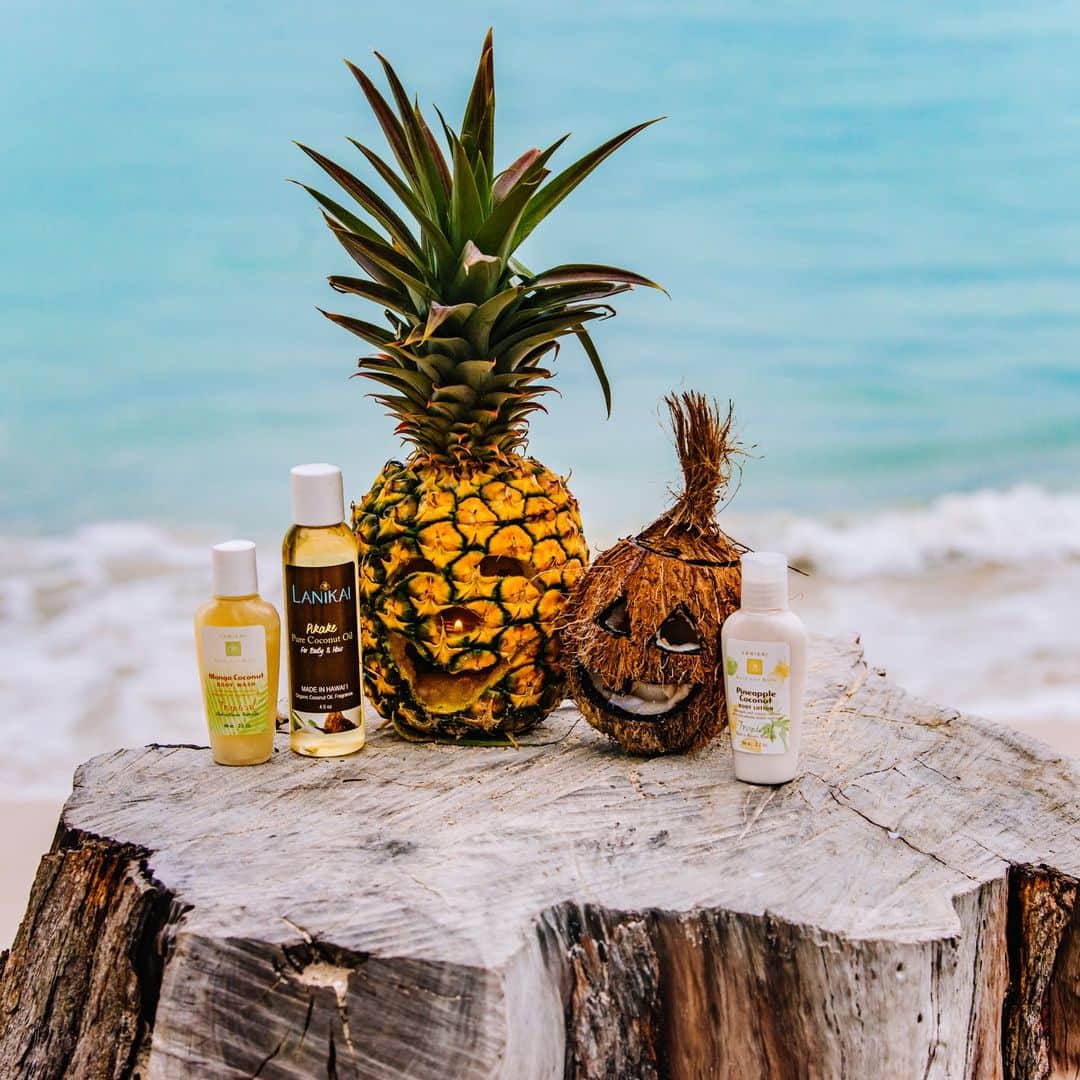 Lanikai Bath and Bodyのインスタグラム：「Hoping everyone's having a safe, fun and Happy Halloween! Some of our favorite fall photos (Jojo did the amazing carving in the pineapple and coconut!) from our photographer Jojo. #LanikaiLove #snapwhatyoulove #Halloween」