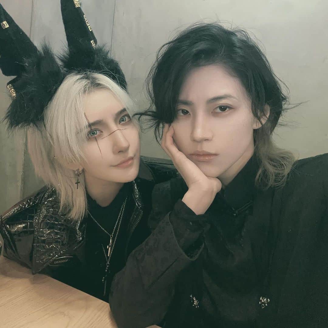 LOSTのインスタグラム：「🤳」
