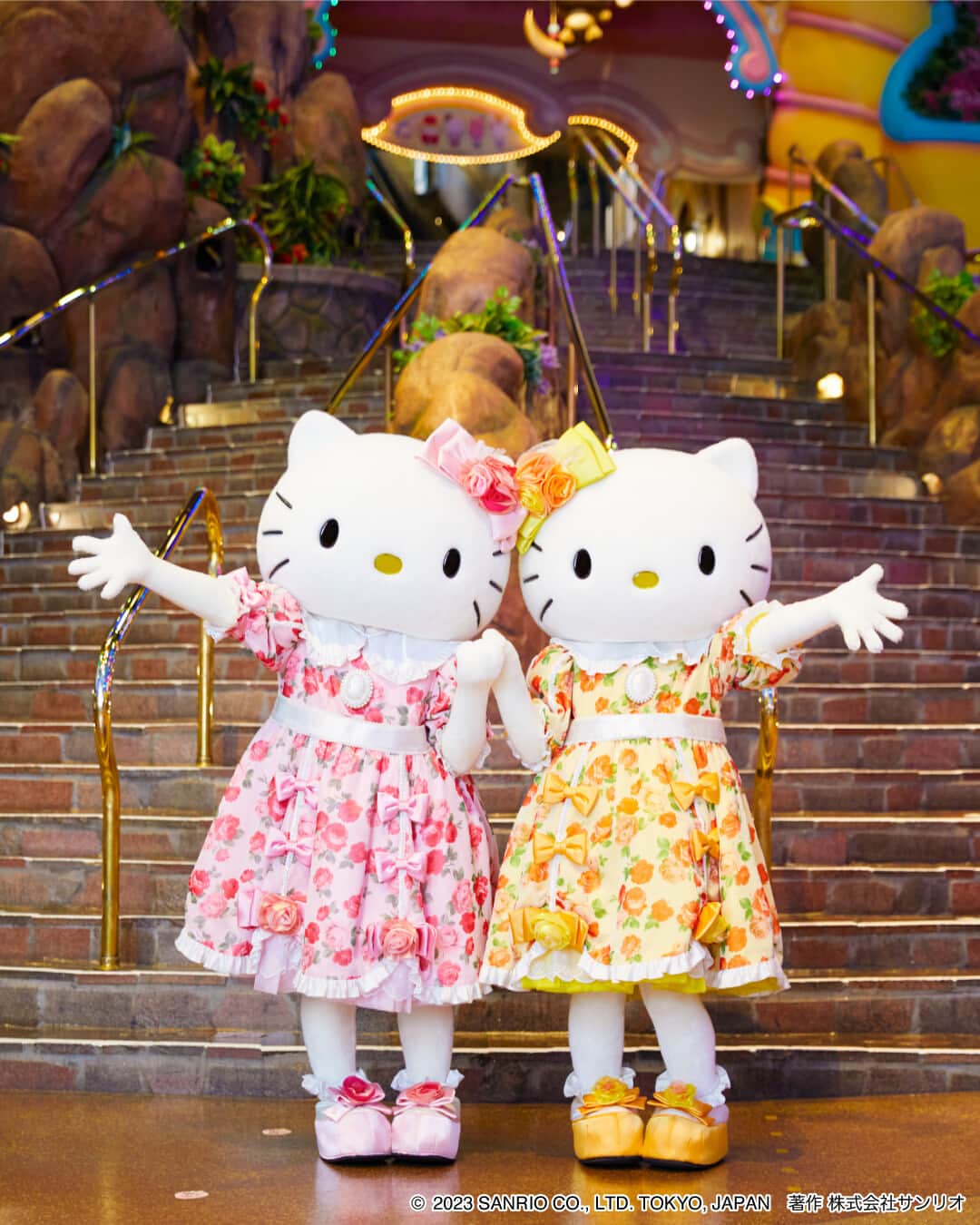 Sanrio Purolandのインスタグラム：「❤️ℋᵅᵖᵖᵞℬⁱʳᵗᑋᵈᵃᵞ💛  本日11月1日は、ハローキティとハローミミィの誕生日🎀🎂 - ふたりの仲良しショットに注目✨ - サンリオピューロランドでは、 本日11月1日(水)～ハローキティの50周年を記念したスペシャルイベント「Hello Kitty 50th Anniversary」を開催🎉 ぜひお祝いしに来てね♡  ストーリーズでは、待ち受けにもなる画像をプレゼント💐 50周年を記念した新コスチュームの画像もチェックしてね♪  #サンリオピューロランド #sanriopuroland #ピューロランド #ピューロジェニック #ピューロ #みらいとなかよくハローキティ50周年 #サンリオ #ハローキティ #キティ #ハローミミィ #ミミィ #happybirthday #誕生日 #テーマパーク #サンリオ好き #推し活 #推し事 #推しのいる生活 #可愛いものが好き #ピューロ写真部 #ゆめかわ #ゆめかわいい #KAWAII」