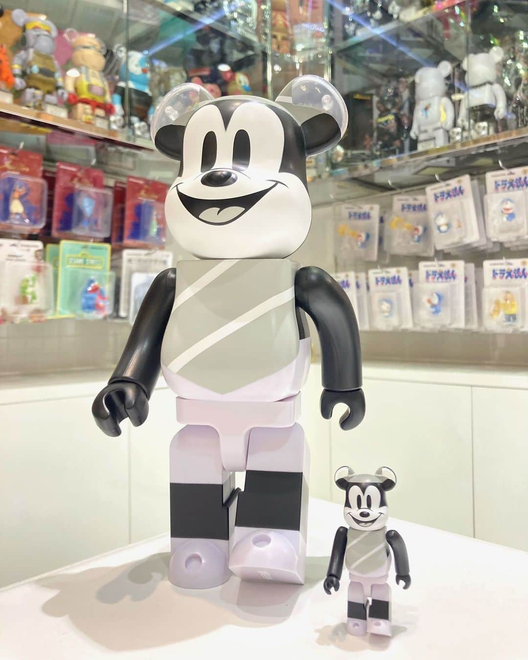 MEDICOM TOYのインスタグラム：「💐😄👍⭐️💐  © Disney  #medicomtoy #メディコムトイ #bearbrick #ベアブリック #Disney #ミッキー」