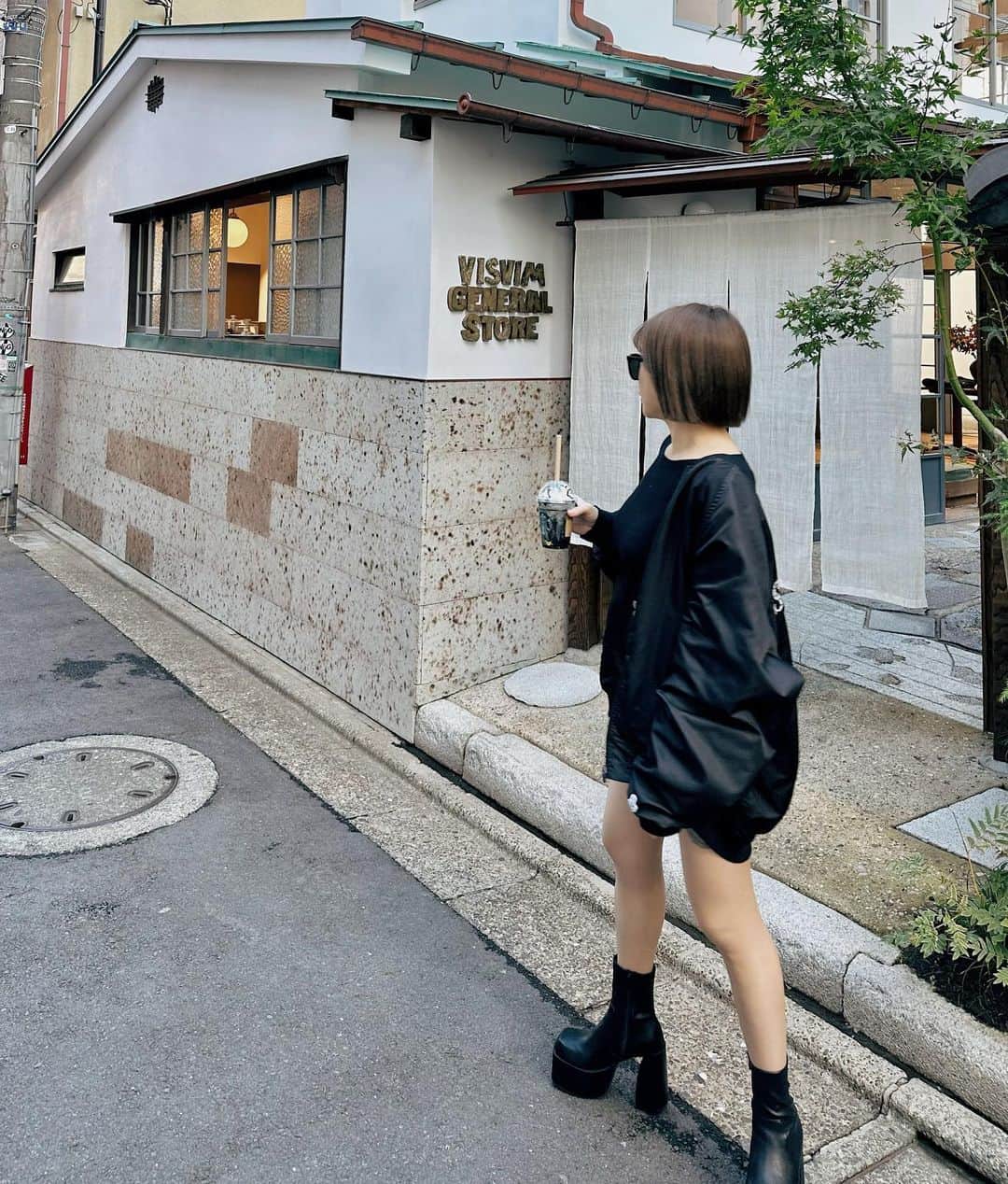 yoyo_hinaのインスタグラム：「おさんぽ🐷👌  #中目黒#目黒川#わがままボディ  #カフェ#散歩#ootd   #カフェ巡り」