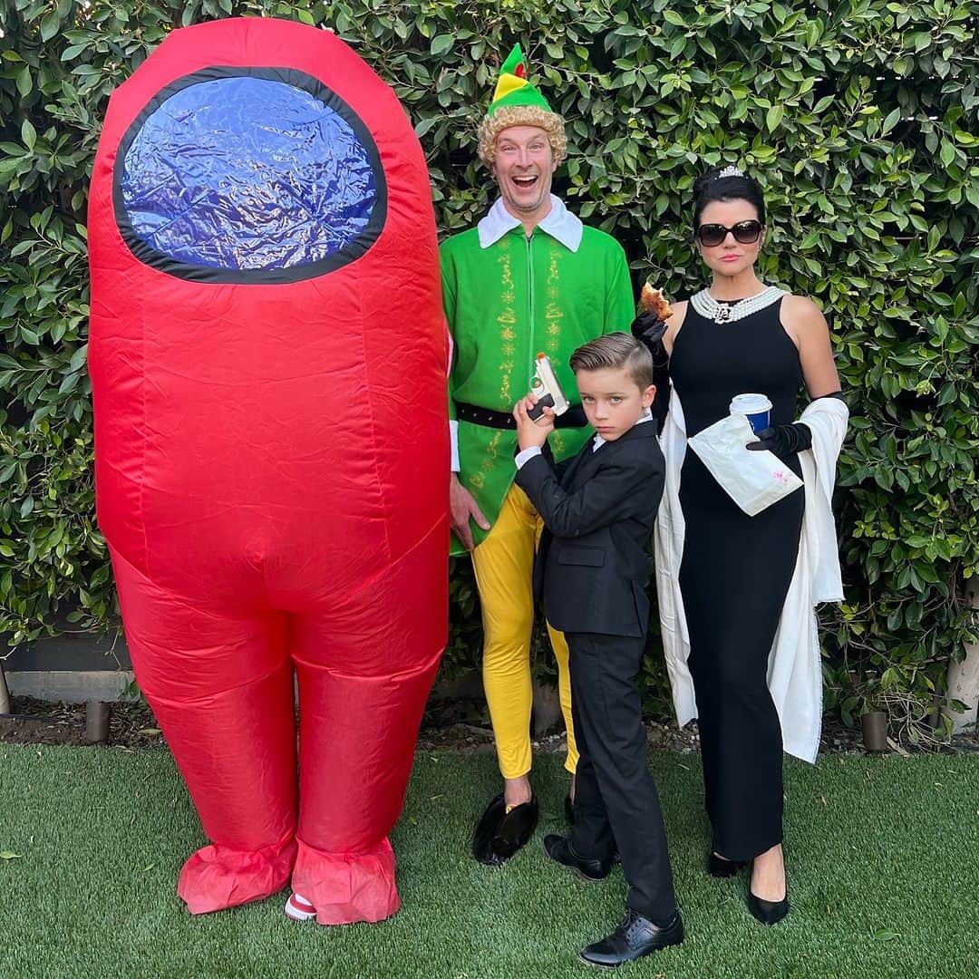 ティファニー・ティーセンのインスタグラム：「What does Elf, Audrey Hepburn, James Bond and Among Us have in common? ABSOLUTELY NOTHING. #HappyHalloween 🎃」