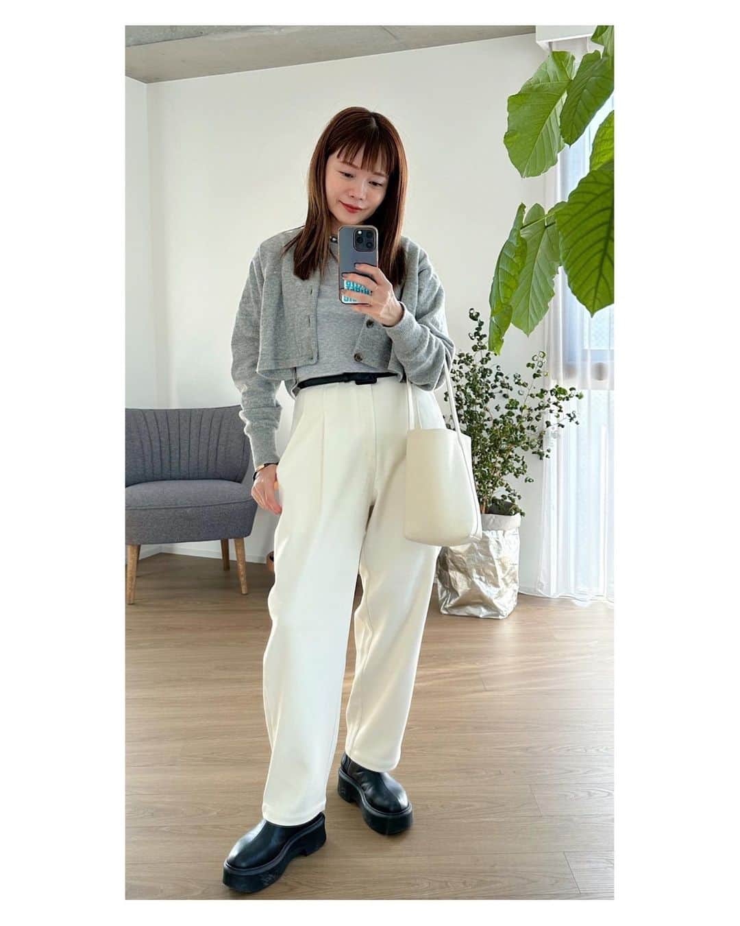 高山直子のインスタグラム：「驚くほど昨日の疲れが取れてないけど今日から11月😳！ 今年もあと2ヶ月。 がんばります✊🏻☺️ アイテムはタグ付けしてます🏷️」