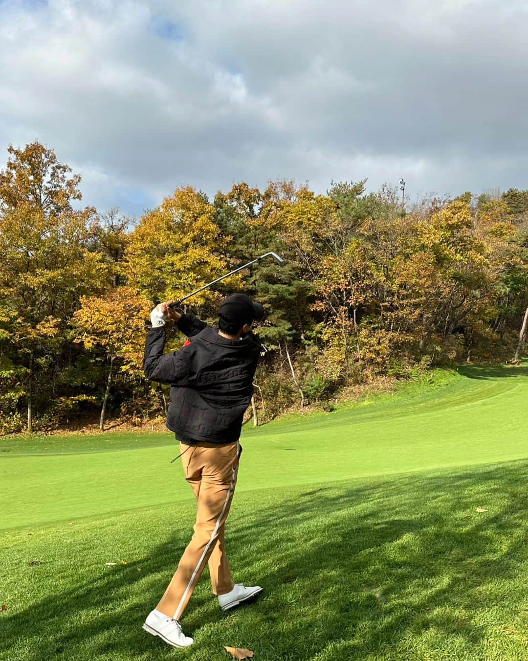 カン・ミニョクさんのインスタグラム写真 - (カン・ミニョクInstagram)「우리나라에서  가을 골프는 정말 최고.. 🇰🇷🍂🏌️‍♂️= 👍👍  @jlindebergofficial 멋진 옷 감사합니다!  #ad #골프스타그램 #가을골프 #jlindeberg」11月1日 10時41分 - mr_kanggun