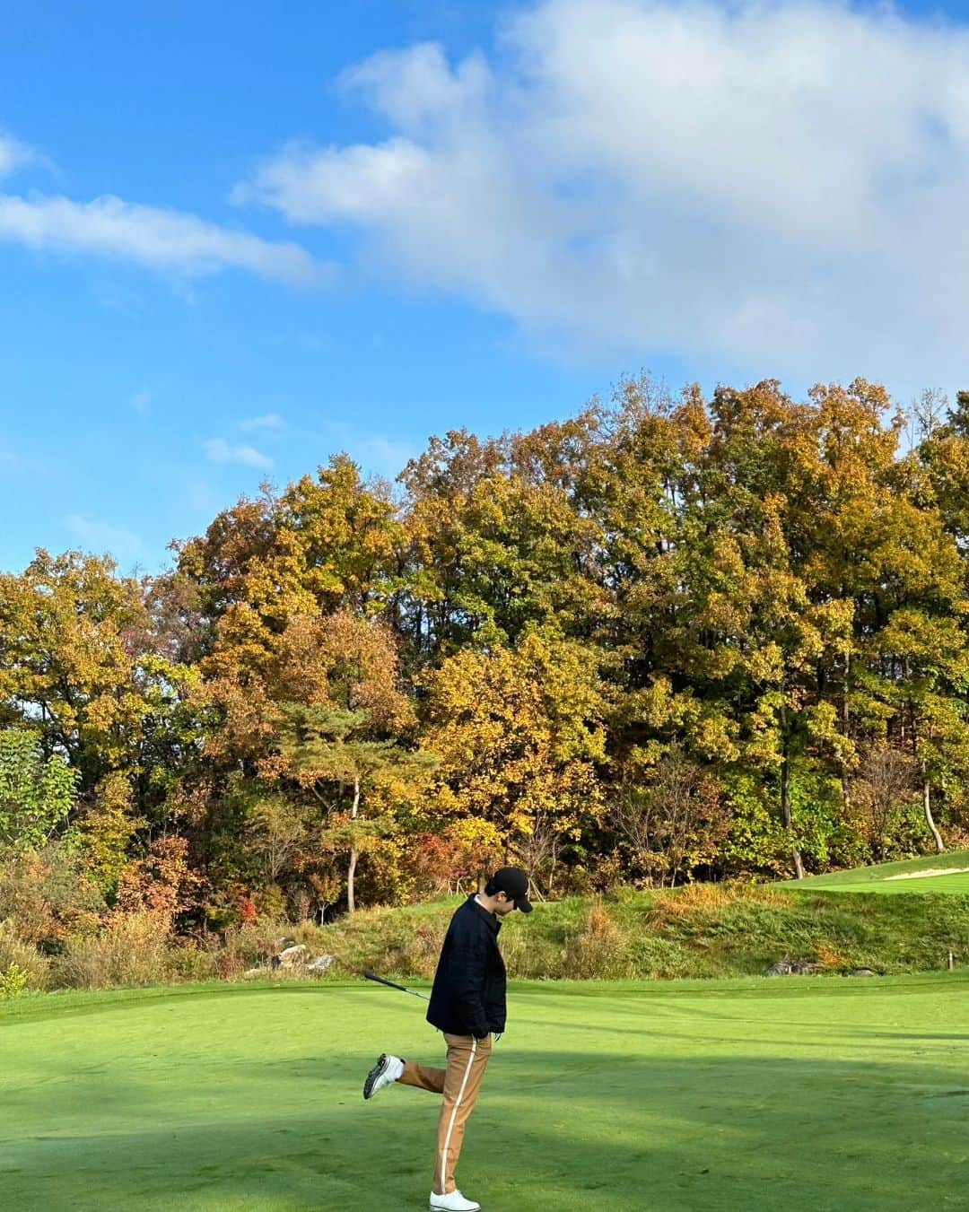 カン・ミニョクさんのインスタグラム写真 - (カン・ミニョクInstagram)「우리나라에서  가을 골프는 정말 최고.. 🇰🇷🍂🏌️‍♂️= 👍👍  @jlindebergofficial 멋진 옷 감사합니다!  #ad #골프스타그램 #가을골프 #jlindeberg」11月1日 10時41分 - mr_kanggun