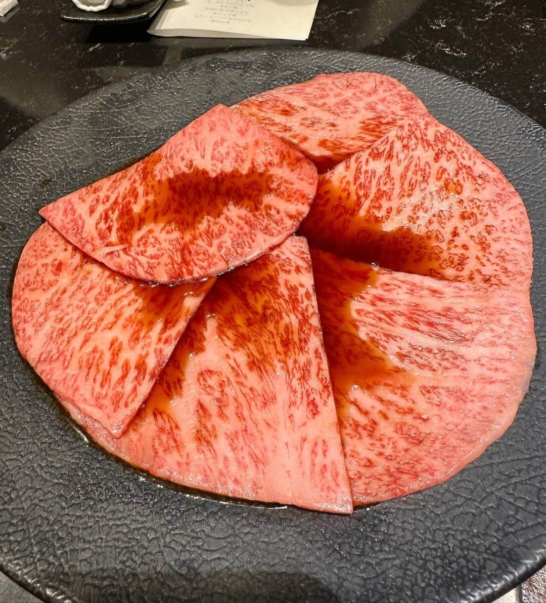 波多野結衣さんのインスタグラム写真 - (波多野結衣Instagram)「あんりちゃんのお誕生日会をいつメンでしました🥳🎉  いつも優しく色々聞いてくれるあんりちゃん🥺❤️‍🔥 素敵な年をすごしてね🥰✨  お誕生日おめでと〜〜〜🎉🥳 . . #お誕生日 #お誕生日会 #おめでとう  #素敵な1年を #happybirthday  #新進気鋭 #焼肉  #いつメン」11月1日 10時41分 - hatachan524