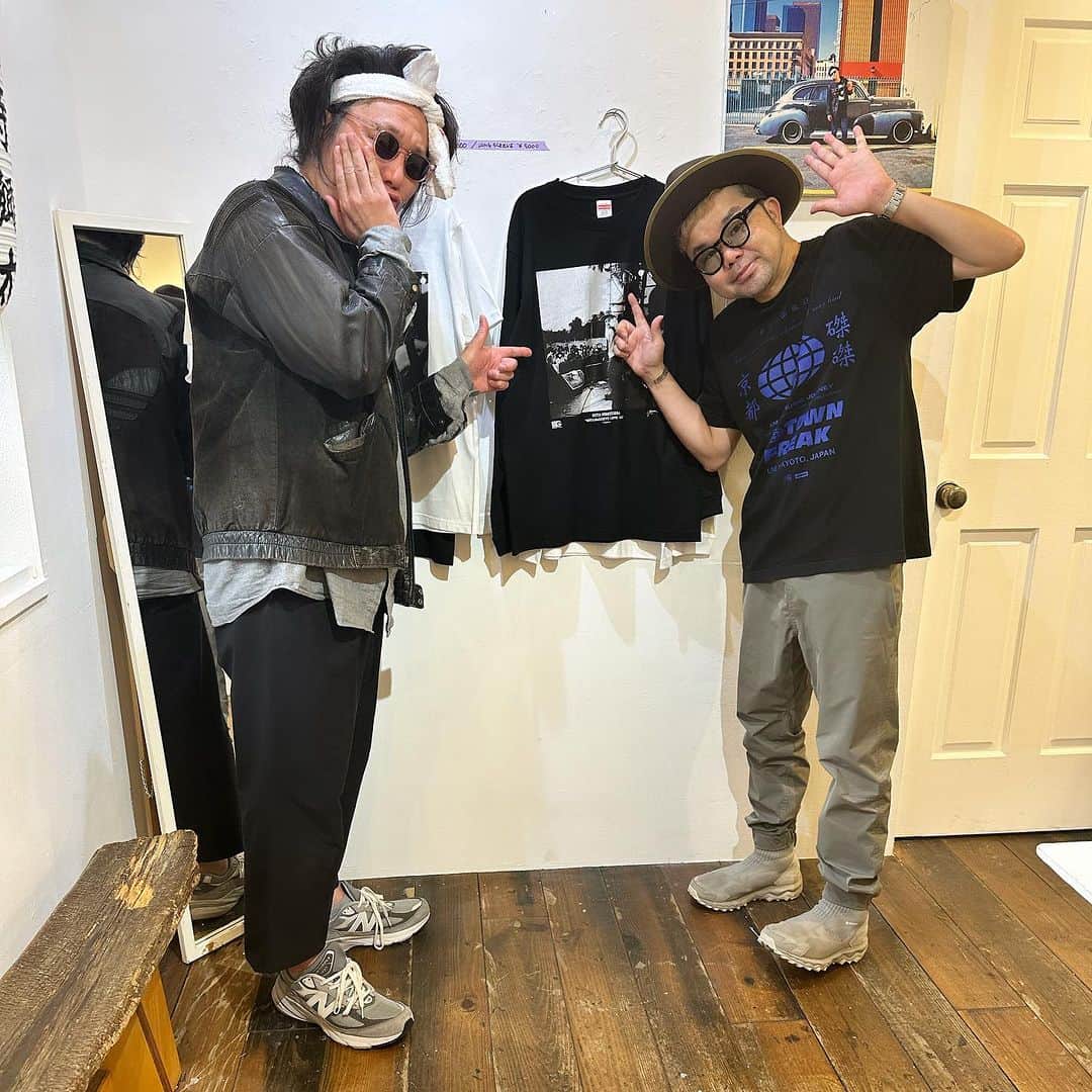 西寺郷太のインスタグラム：「マイメン @manatsumirai 庄司信也くんありがとう^_^。  50TAMaRCHIVE （ゴータマァーカイヴ）1973-2023 史料展」