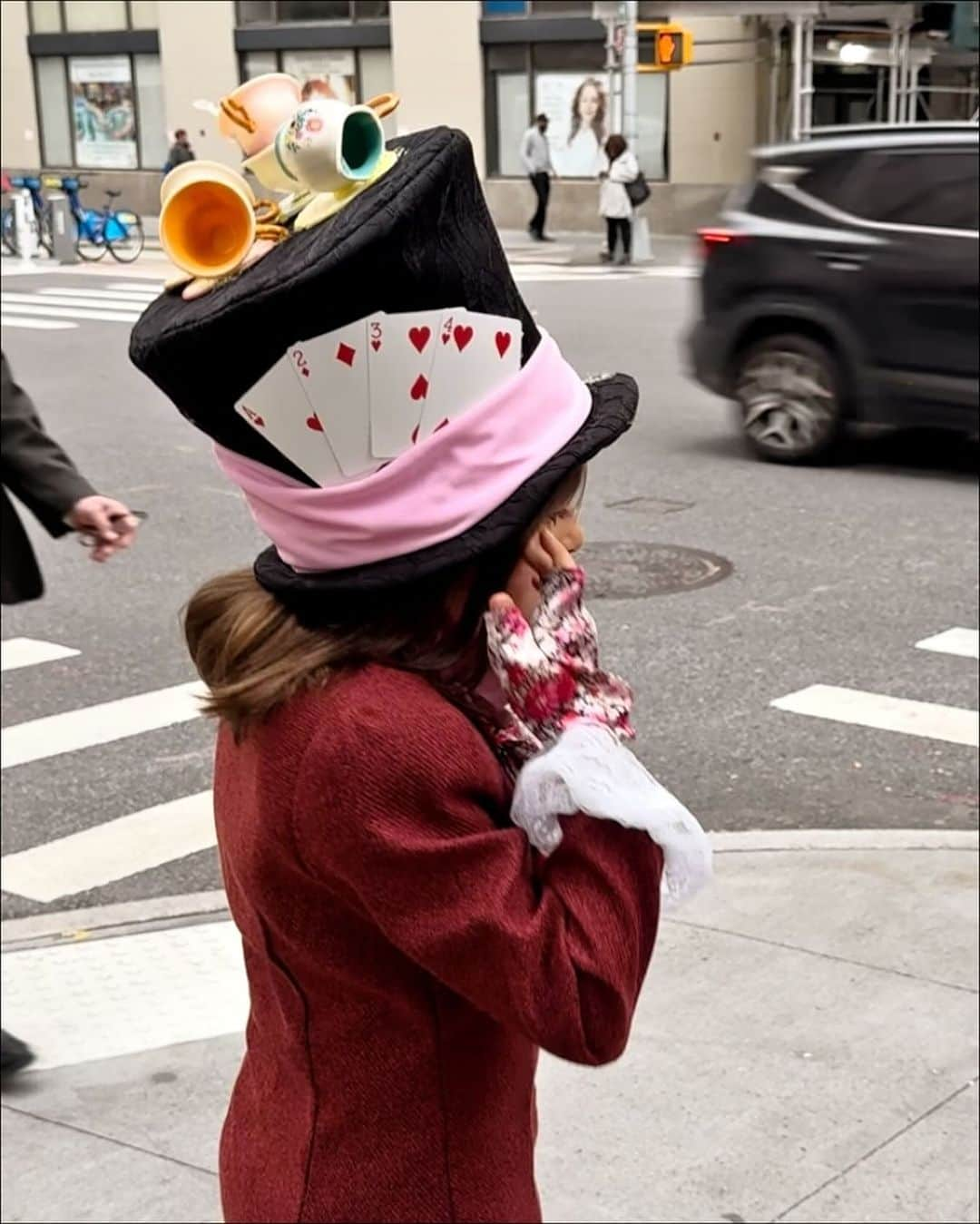 Ilana Wilesさんのインスタグラム写真 - (Ilana WilesInstagram)「Harlow wanted to be the Mad Hatter so like usual, Mike and I built our costumes around that. I was the Queen of Hearts and Mike was the white rabbit. Harlow made her hat herself by hot gluing a tea set to the top and cards on the side. I reinforced the inside with cardboard so it could hold the weight without buckling. There is no photo that does it justice. Mike was in charge of his own costume. He always acts like he’s not on top of it and then surprises us by knocking it out of the park at the last second. I wish I didn’t have my jacket on in the first photo but it was cold! If you’re wondering about Mazzy, she was a ghostbuster with a bunch of friends at a party on Saturday and spent tonight watching scary movies with a friend at home and answering the door for trick or treaters in our building. We missed her though!!!」11月1日 10時56分 - mommyshorts