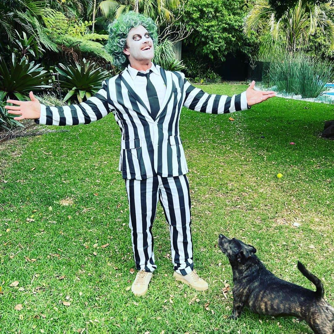 ルーク・ヘムズワースさんのインスタグラム写真 - (ルーク・ヘムズワースInstagram)「Happy Halloween from me and Wallydog」11月1日 11時04分 - hemsworthluke