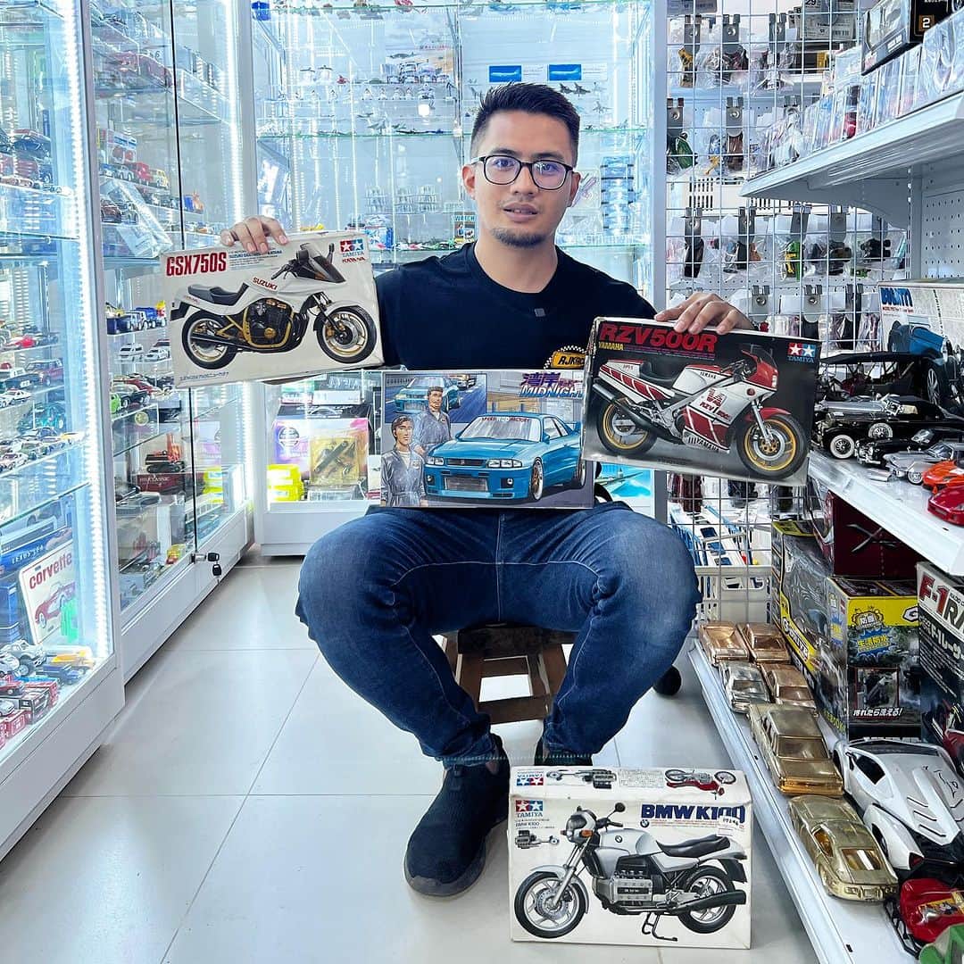 Koleksi Komik Malaysiaのインスタグラム：「Rezeki selaman hari nie😁, dapat 4 bijik tamiya model lama✌️#tamiya #tamiyamini4wd #tamiyaindonesia」