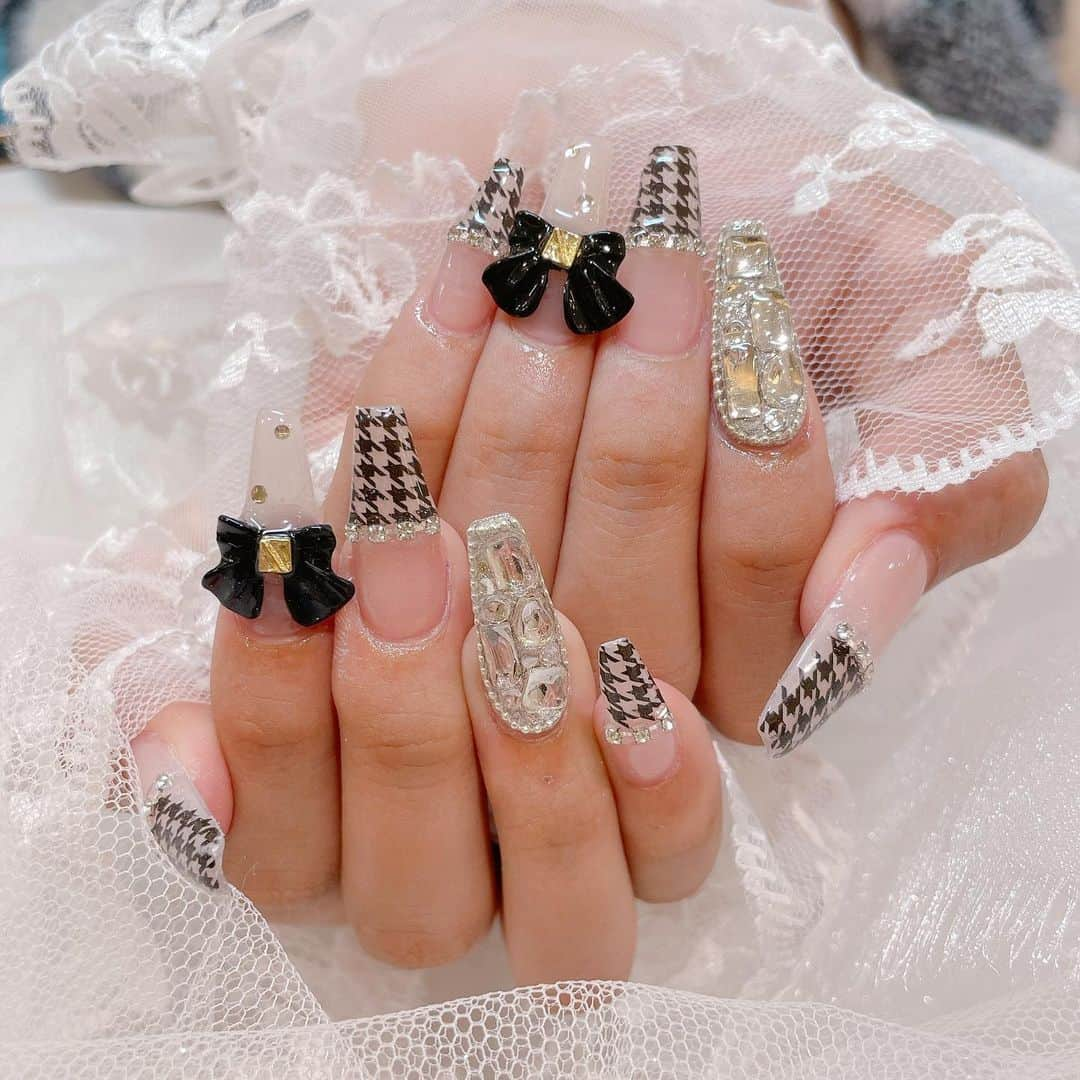 和久井美兎さんのインスタグラム写真 - (和久井美兎Instagram)「10月newnail🐰  #水着 #和久井美兎 #みとぴょん #セクシー女優 #アイドル #셀카 #셀카놀이 #셀카타임 #셀피 #얼스타그램　#와쿠이미토　#prestige #学生 #制服 #プレステージ #コスプレ #逆バニー #バニーガール #キャバ嬢 #キャバクラ #コンカフェ #コンカフェ嬢 #歌舞伎町 #六本木 #六本木キャバクラ #妃翠 #ホスト #キャバ嬢ヘアメイク　#ギャル」11月1日 11時12分 - wakui_mito