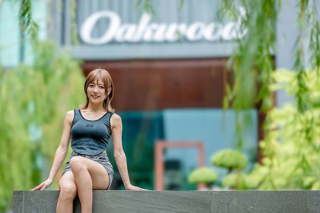 河路由希子のインスタグラム：「OAKWOOD HOTEL AND RESIDENCE SRI RACHA  今回のタイはOAKWOODの 最上階のスイートルームでsherbet3人で泊まったよ✨️ パタヤから続く海を一望できて夜は夜景が素敵でした🤍🏙 日本語が上手なホテルのスタッフさんもいて安心感がありました☺️ 今回は少しバタバタだったから次はゆっくりと泊まってみたいなぁ💭」