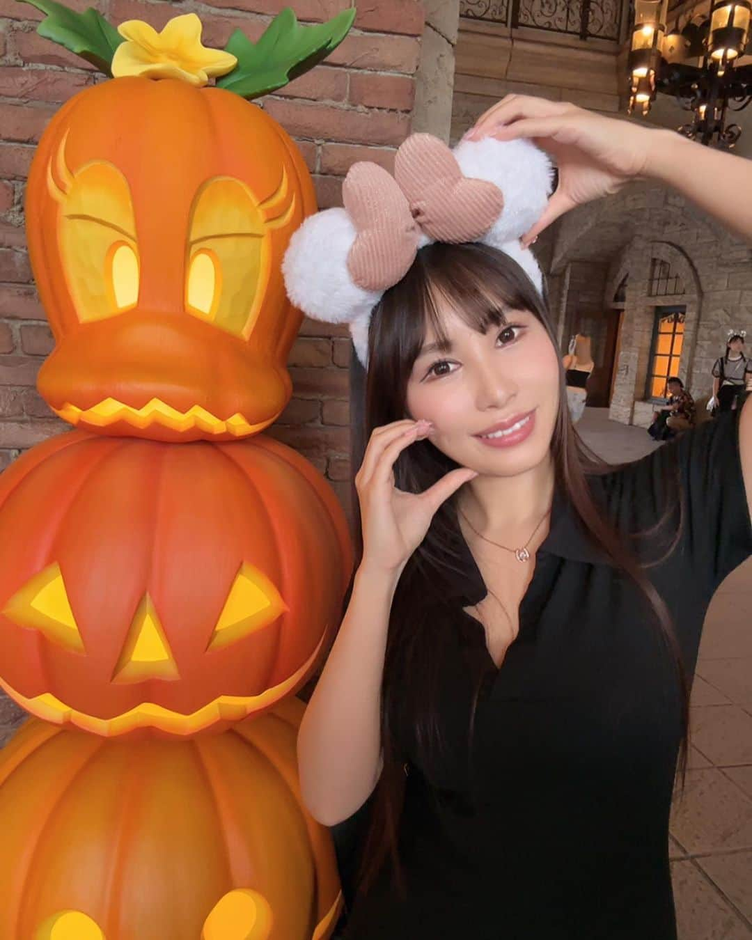 柊木里音さんのインスタグラム写真 - (柊木里音Instagram)「ハロウィンディズニーの写真🎃  10月もあっという間に終わってしまいました💦 新作リリースに、ツイキャス配信やリリイべ、いろんな形で推してくれてありがとうございました⭐️  11月も作品たくさん見て応援してね💓 11/3のリリイベは年内ラストになりそうらしいです📅 みんなに会いたいよ〜🥺✨  💋💋💋11月　推しスケジュール💋💋💋  3日 リリイベinムーランアキバ  　　12:00〜💖  対象のDVD1枚購入〜生で会えます✨ 　※年内ラストリリースイベント⚠️ 　  4日 withny生配信🔞視聴チケット販売中🎫 あなたのオ◯ホ遠隔操作します🫶🏻 私のオモチャも遠隔操作できるみたい💓 シンクロがなくても配信参加はok⭐️ 20:00〜配信始めるので、私のことも気持ちよくしてほしいです✨🥰  16日  ツイキャス🎙️ 　　　20:00〜事務所で配信するよ✨ 　　　前回の配信は、YouTubeとツイキャスにアーカイブ残っているので、ラジオ代わりに是非聴いてね💓  初めての〇〇〇撮影と△▽撮影もあるので バースデーイベントはできないんだけど、 頑張るのでたくさん応援してほしいな💖  2023年も残りわずかですが、柊木をよろしくお願いします✨  #tds #halloween  #リリイベ #ツイキャス #withny #シンクロ  #さくらの恋猫」11月1日 11時14分 - hiiragi_rion