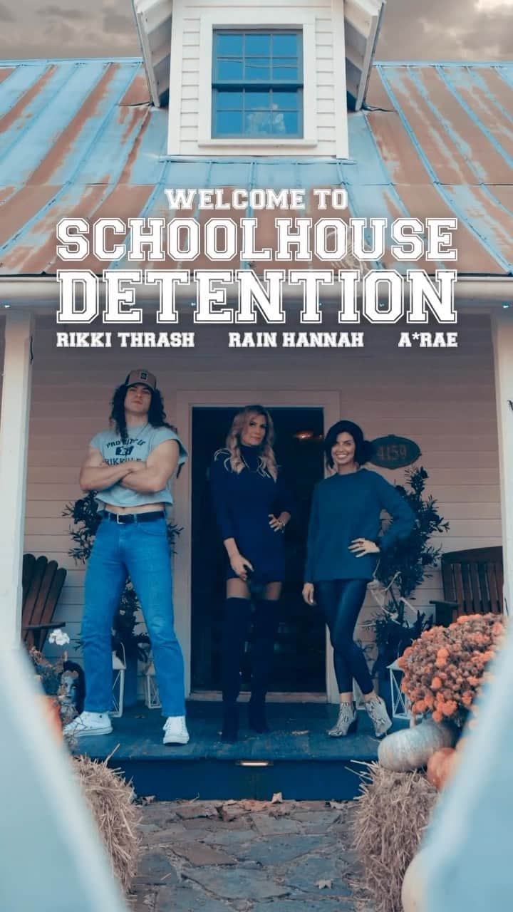 ヴィンス・ニールのインスタグラム：「“That’s detention for youuuuu!!”👻📝📚 Our brand new “Schoolhouse Detention” podcast is coming soon!🎙️ Tag someone you want to see on the show👇🏻 Stay spooky!👻  #halloween #podcast #rocknroll #hardrock #heavymetal #mötleycrüe #vinceneil #80s #80smusic #schoolhouseclub #schoolhousedetention #boo 😈」