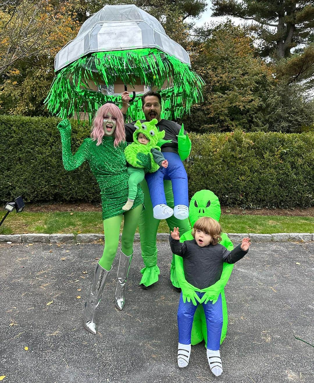 クララ・アロンソのインスタグラム：「Happy Halloween 🎃 👻 👽🍫」