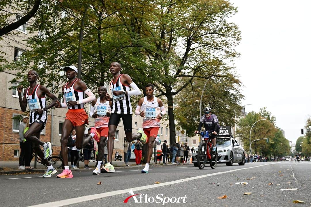 アフロスポーツのインスタグラム：「Eliud Kipchoge (KEN),  SEPTEMBER 24, 2023 - Marathon : Berlin Marathon 2023 in Berlin, Germany  Photo: @kenjiromatsuo.aflosport  #sportphoto #sportphotography #スポーツ写真」