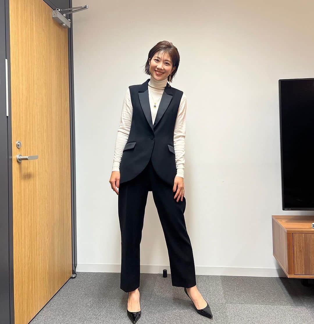 潮田玲子のインスタグラム：「ワールド極限ミステリーに出演します🙇‍♀️🙏  【衣装提供】 ・ニット @theory_luxe_official  ・ジャケット、パンツ @bordersatbalcony.official  ・ピアス、ネックレス @manarosa_jewel  １１月１日（水）21時〜 よろしくお願いします🙇‍♀️  #ワールド極限ミステリー #衣装提供 #告知」