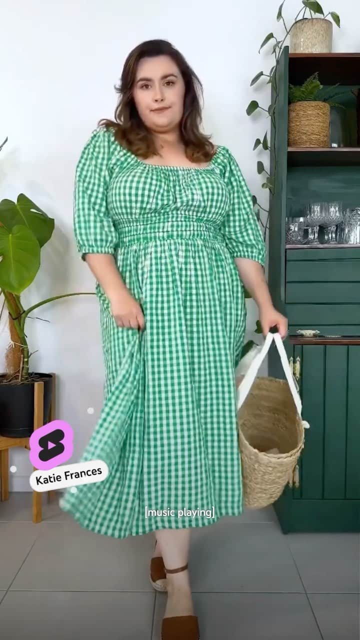 のインスタグラム：「every one of @_katiefrances_ 's looks hits!!」