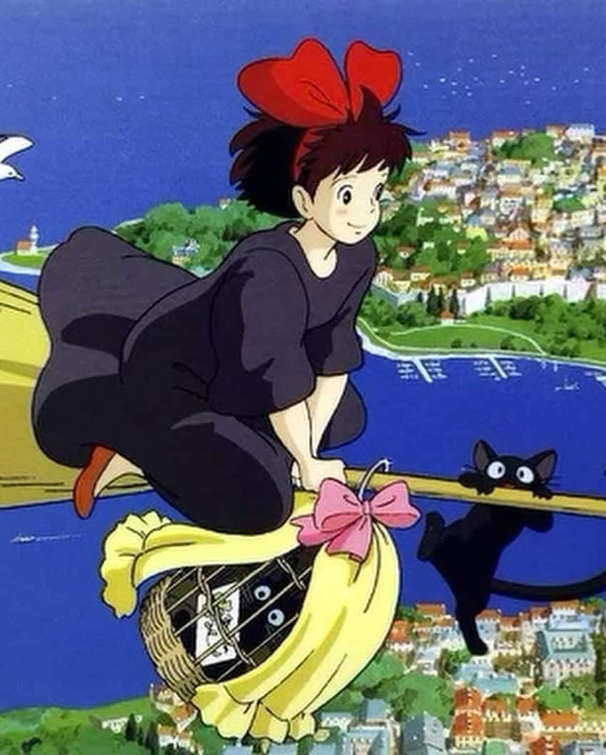 Livさんのインスタグラム写真 - (LivInstagram)「Kiki and JiJi out in the world 🐈‍⬛🎃✨   KiKi’s Delivery Service has been Lyla’s favorite along with Hayao Miyazaki’s Totoro and Ponyo. His feminine power and magical message in every story is something I let the girls celebrate and cherish.   Happy Halloween to those who celebrate 👻   P.S. I made the broom 🧹#diyhalloween #halloweencostumeideas」11月1日 11時30分 - livlogolding