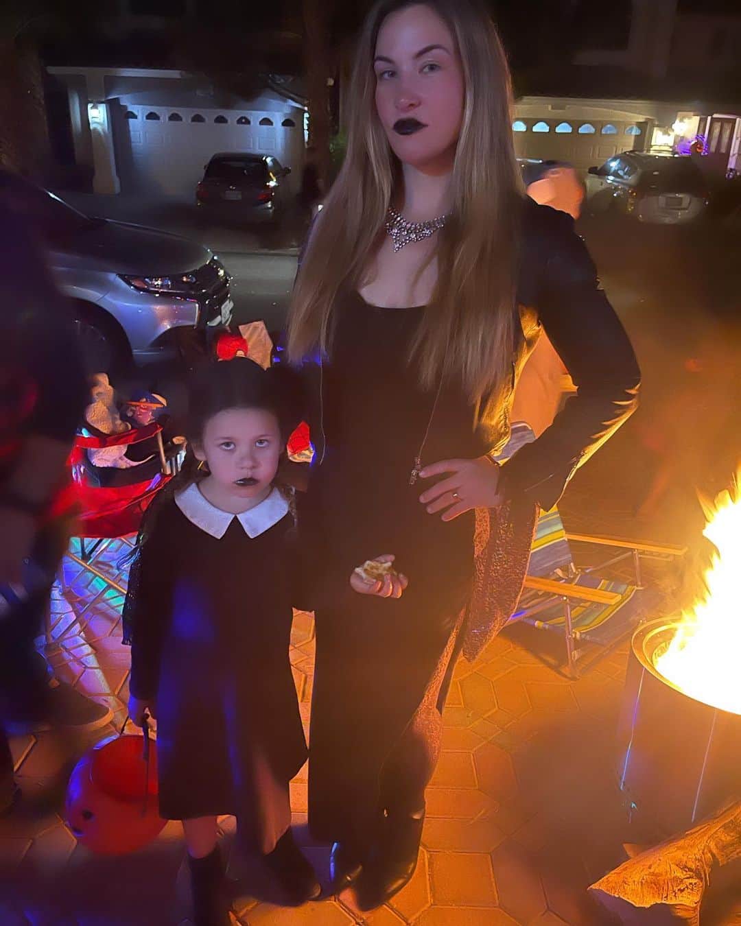 ミーシャ・テイトのインスタグラム：「It’s almost Wednesday  #happyhalloween #addamsfamily #morticia #wednesdayaddams」