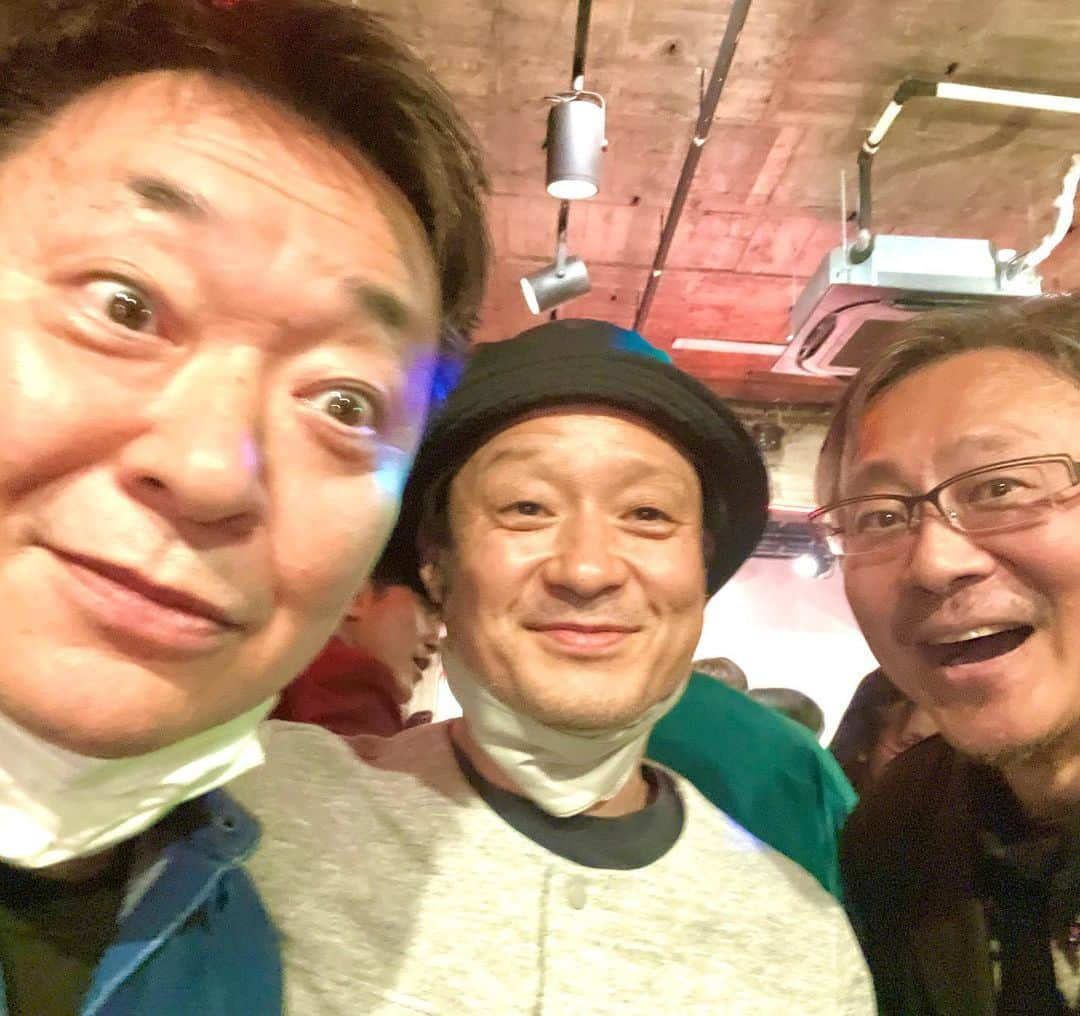 松尾貴史さんのインスタグラム写真 - (松尾貴史Instagram)「中野富士見町「ニュー・サンナイ」で、山内圭哉52歳誕生日会🎂  この店の機能的なステージを有効に活用した出し物の数々、笑いました、楽しみました。  参加していた大堀こういちさん、福田転球さんと怪優三人で記念写真を。あ、圭哉と撮り忘れた。  #山内圭哉 #福田転球 #大堀こういち #ニューサンナイ #中野富士見町 #松尾貴史」11月1日 11時43分 - kitsch.matsuo