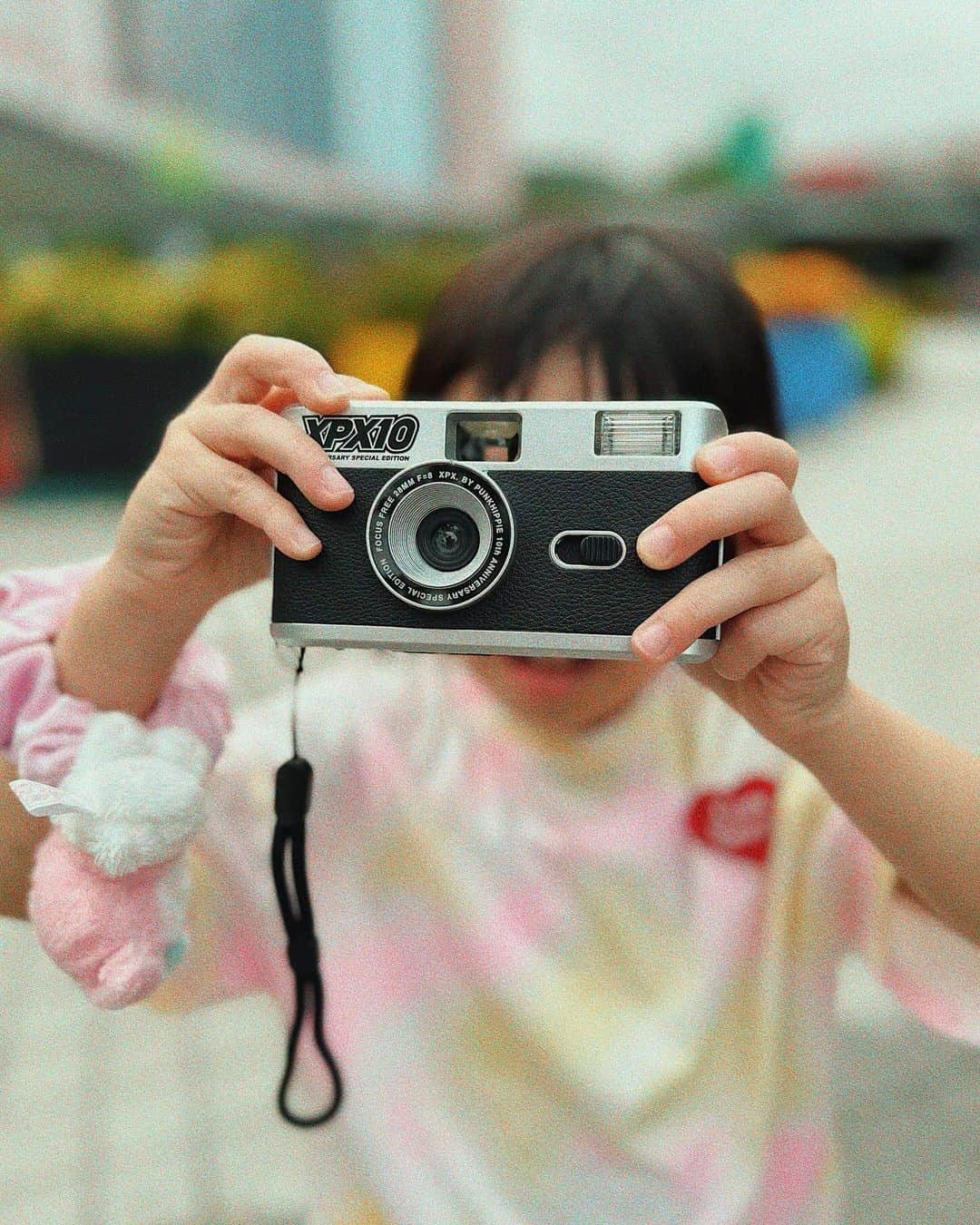 チャウ・パッホウのインスタグラム：「Good morning my love 💕  Say cheese ✌🏻📸  #xpx10」