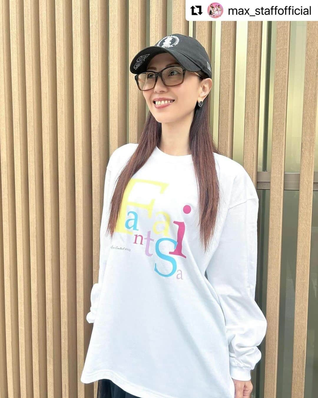 Minaさんのインスタグラム写真 - (MinaInstagram)「・  #Repost @max_staffofficial with @use.repost ・・・ 「MAX LIVE CONTACT 2023 ～FANTASIA～」 ロングTシャツ(BLACK/WHITE)  着用サイズ U-YEAH：L NANA：M  「MAX LIVE CONTACT 2023 ～FANTASIA～」オフィシャルグッズの一部先行通信販売受付中🙌  今回のグッズは撮りおろしのアクリルスタンドとロングTシャツを受注生産で受付をいたします。こちらの商品は現時点ではライブ当日の会場での販売予定はございませんので、この機会にお買い逃しのないようにお気をつけください。  https://rising-shop.jp/pages/max  #max#ライブTシャツ#先行#受注生産#dapum#uyeahくんモデルになってくれてありがとう」11月1日 11時46分 - mina_1977